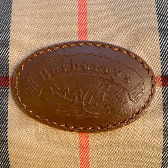 Burberry’s Check duffle bag - Picture 2 of 13